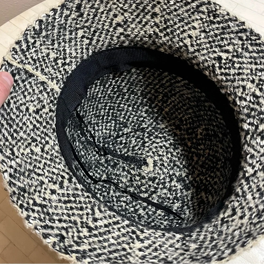 Bouclé Textured Flapper Hat in Black Gray & Beige Gradient
